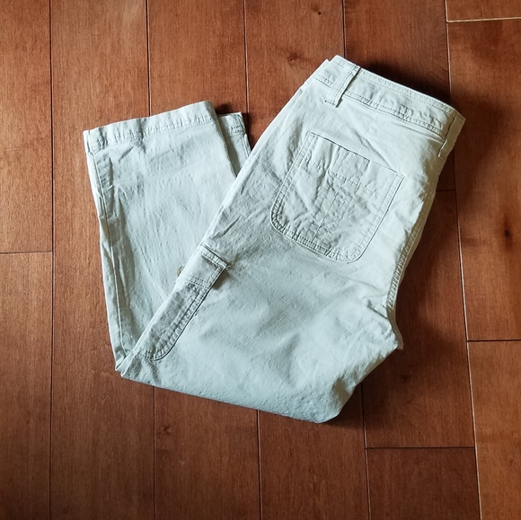 Eddie Bauer cropped cargo pants - Picture 2 of 5